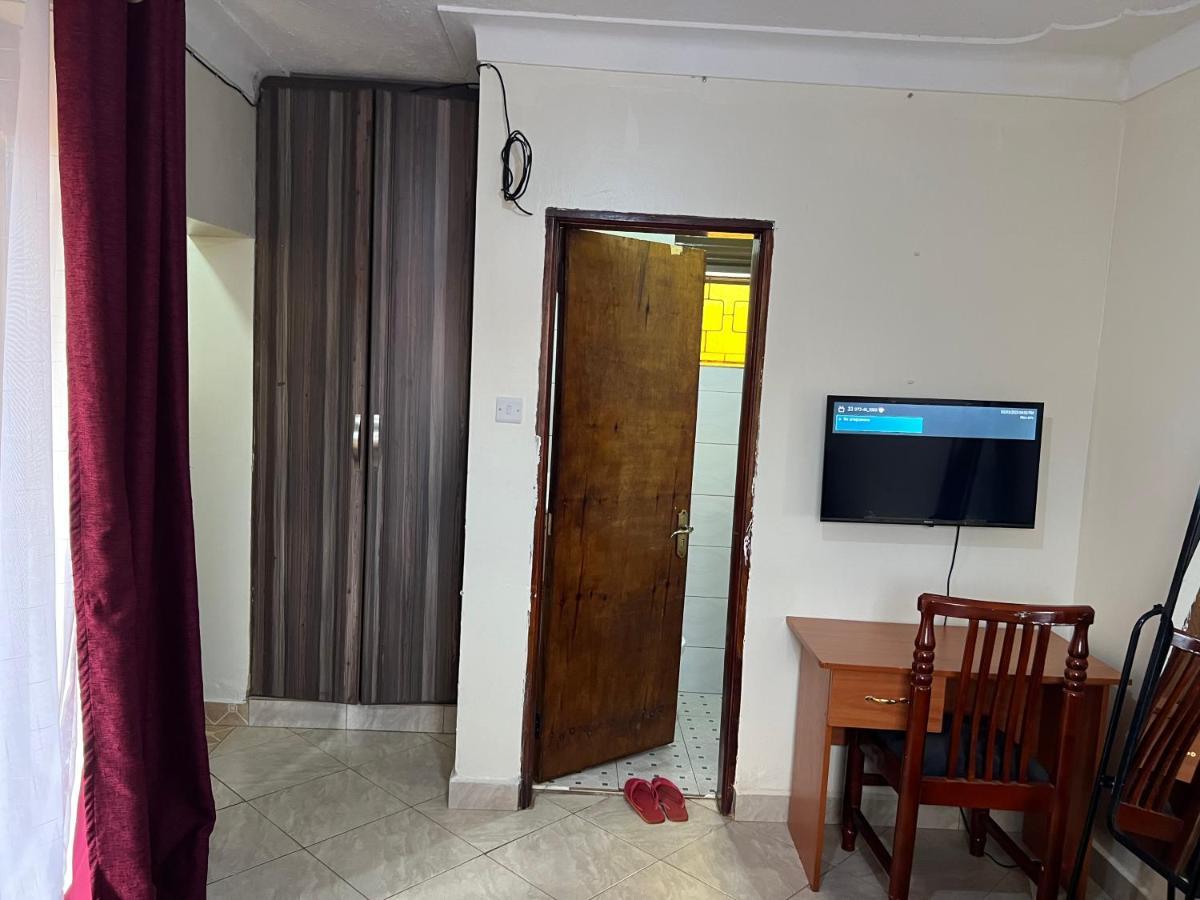 Lark Suites -Bukoto カンパラ エクステリア 写真