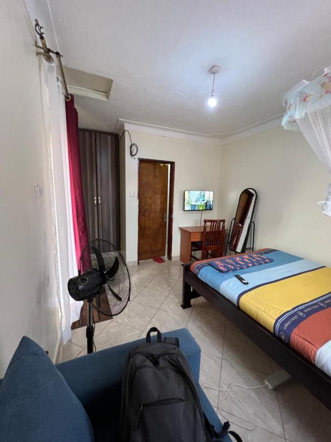 Lark Suites -Bukoto カンパラ エクステリア 写真