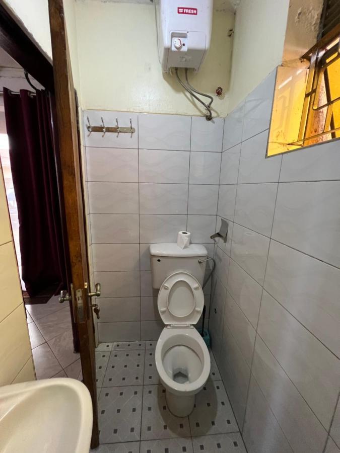 Lark Suites -Bukoto カンパラ エクステリア 写真